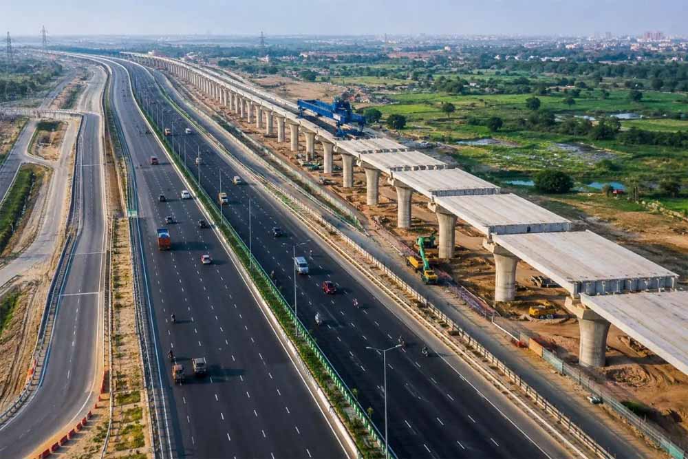 4-लेन सड़क का कमाल: अब सिर्फ 6 घंटे में तय होगी भोपाल-कानपुर की दूरी 4-लेन सड़क का कमाल: अब सिर्फ 6 घंटे में तय होगी भोपाल-कानपुर की दूरी