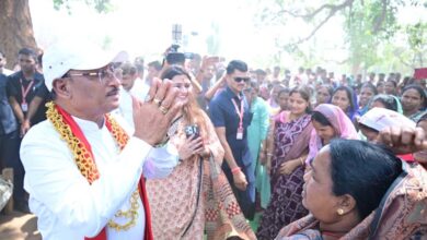 एक चौपाल ऐसा भी जहाँ खुशियों और तालियों की रही गूंज एक चौपाल ऐसा भी जहाँ खुशियों और तालियों की रही गूंज