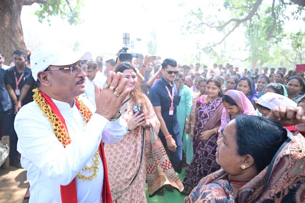 एक चौपाल ऐसा भी जहाँ खुशियों और तालियों की रही गूंज एक चौपाल ऐसा भी जहाँ खुशियों और तालियों की रही गूंज