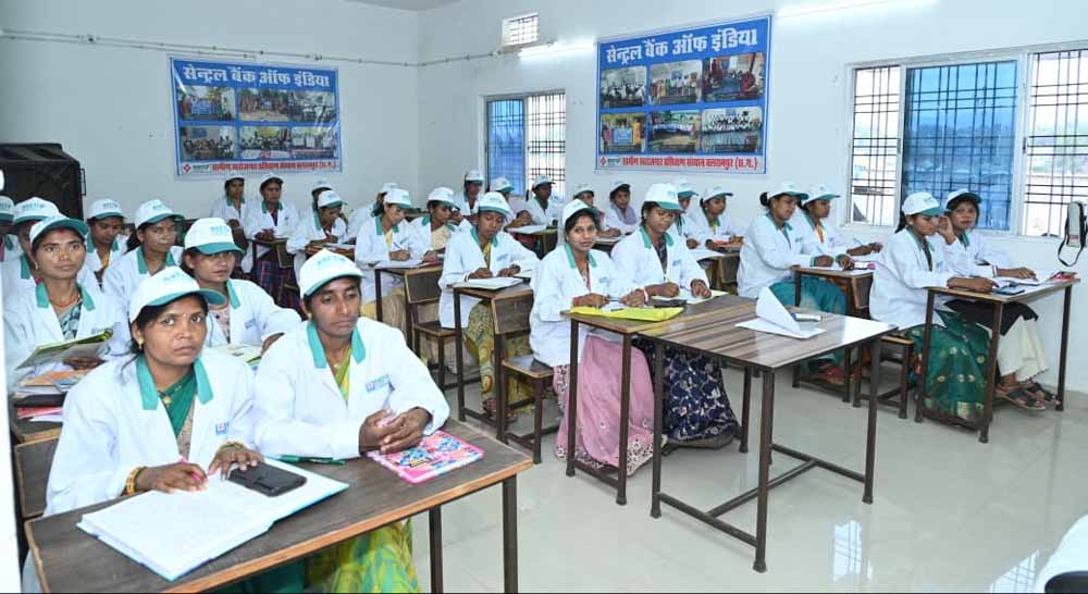 स्वरोजगार की राह पर बढ़ते कदम: मुख्यमंत्री ने RSETI में देखा ग्रामीण सशक्तिकरण का मॉडल