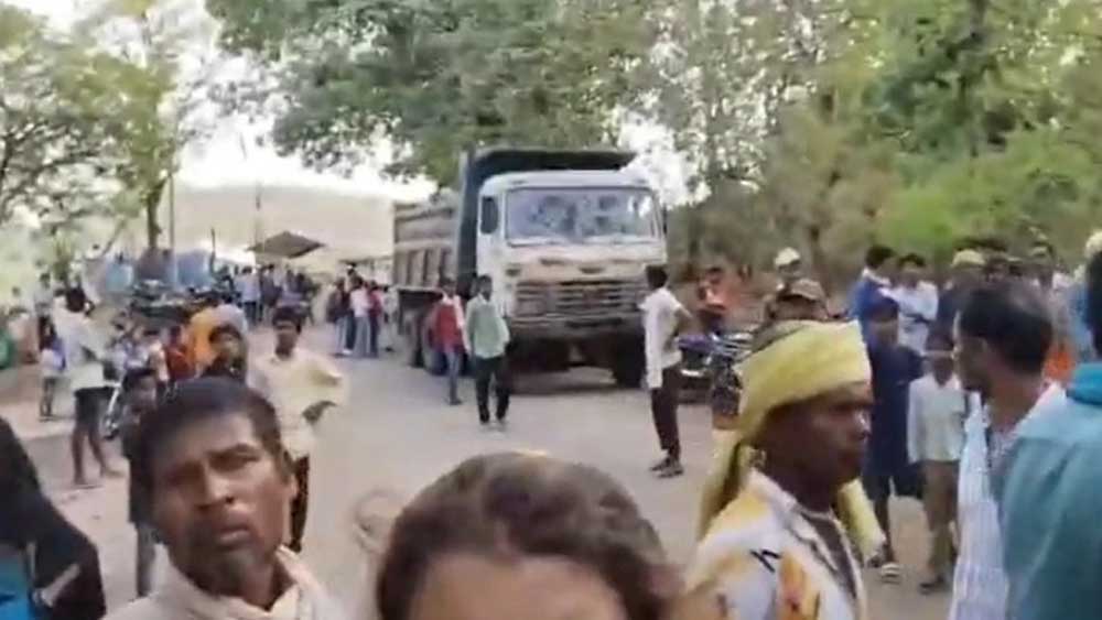 उमरिया के पाली क्षेत्र के तिवनी गांव में दर्दनाक हादसा, ट्रैक्टर-ट्रॉली पलटने से 5 की मौत उमरिया के पाली क्षेत्र के तिवनी गांव में दर्दनाक हादसा, ट्रैक्टर-ट्रॉली पलटने से 5 की मौत