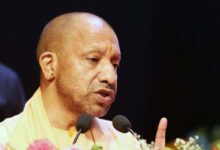 मऊ में CM योगी का सख्त संदेश, बोले- अब खुली जीप में असलहा लहराने की हिम्मत नहीं किसी माफिया में