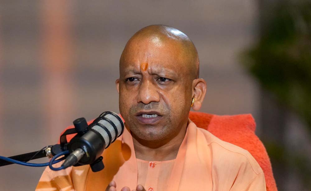 मदर्स डे स्पेशल: मां के आंसू पोंछकर परिवार में खुशियों का उजाला फैलाते हैं सीएम योगी मदर्स डे स्पेशल: मां के आंसू पोंछकर परिवार में खुशियों का उजाला फैलाते हैं सीएम योगी