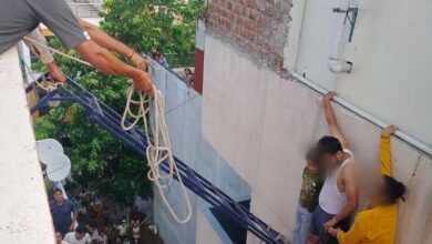 इंदौर के डायल-112 हीरोज इलेक्ट्रिक व्हीकल शो-रूम में लगी आग, संयुक्त रेस्क्यू अभियान चलाकर बिल्डिंग में फँसे लोगों की बचाई जान