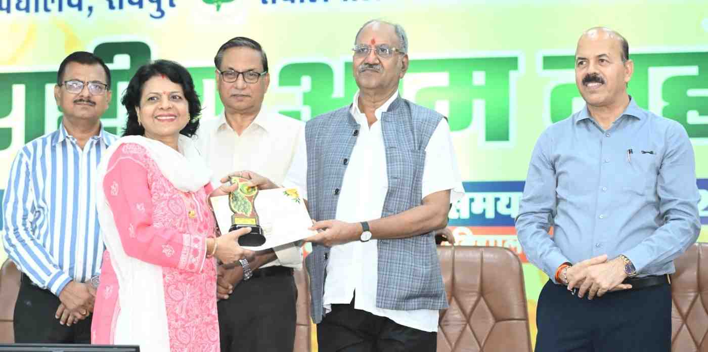 गांवों में अमराई की परंपरा पुनर्जीवित करने की जरूरत: बृजमोहन अग्रवाल गांवों में अमराई की परंपरा पुनर्जीवित करने की जरूरत: बृजमोहन अग्रवाल