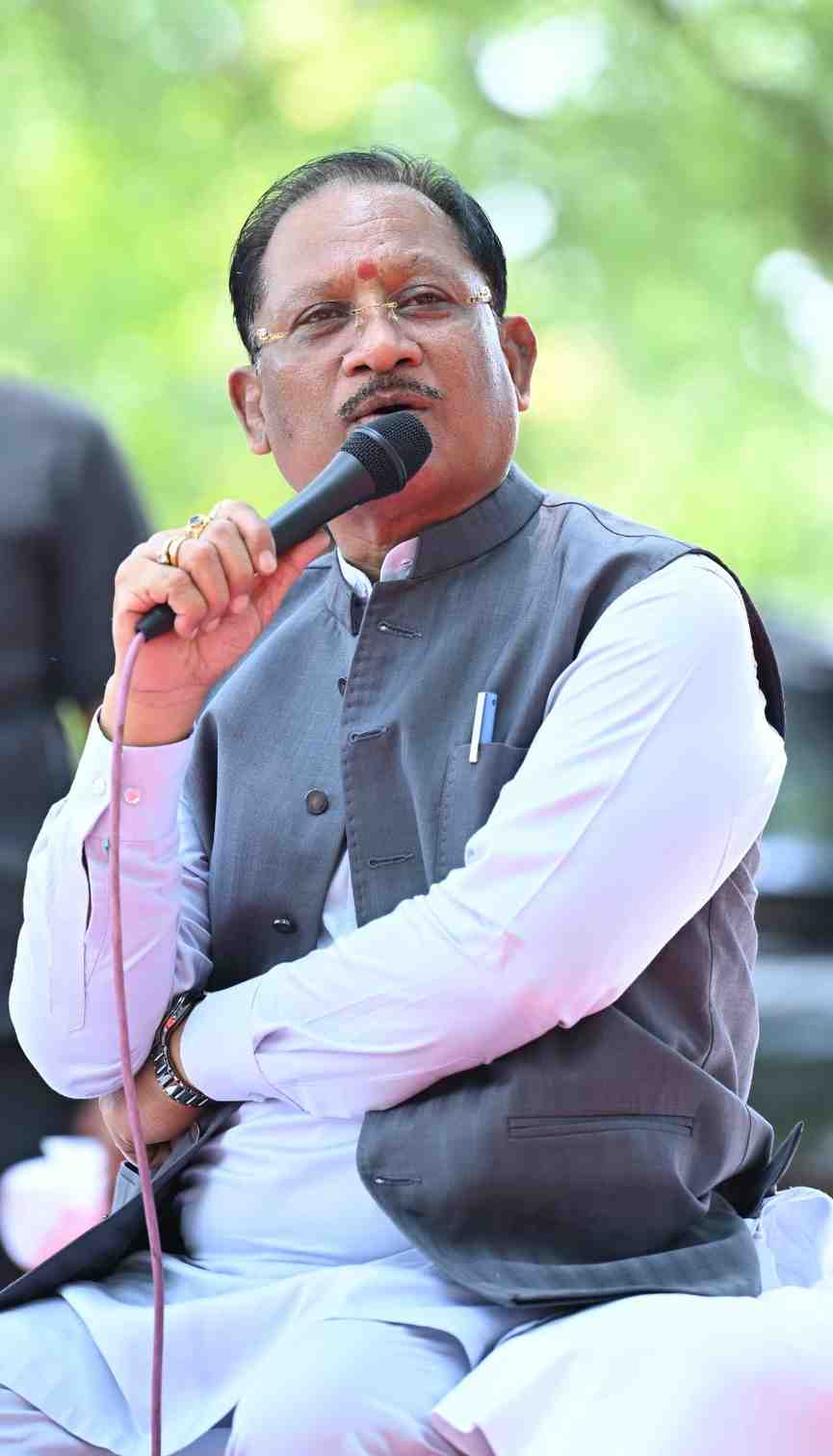 सुशासन तिहार में मुख्यमंत्री विष्णुदेव साय पहुंचे बीजापुर के सुदूर गांव कोण्डापल्ली : चौपाल में सुनीं ग्रामीणों की समस्याएं सुशासन तिहार में मुख्यमंत्री विष्णुदेव साय पहुंचे बीजापुर के सुदूर गांव कोण्डापल्ली : चौपाल में सुनीं ग्रामीणों की समस्याएं