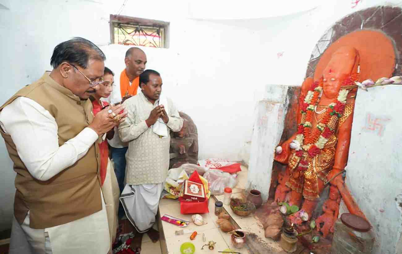 मुख्यमंत्री विष्णुदेव साय ने ऐतिहासिक चतुर्भुज विष्णु मंदिर में की पूजा-अर्चना, प्रदेश की सुख-समृद्धि की कामना मुख्यमंत्री विष्णुदेव साय ने ऐतिहासिक चतुर्भुज विष्णु मंदिर में की पूजा-अर्चना, प्रदेश की सुख-समृद्धि की कामना