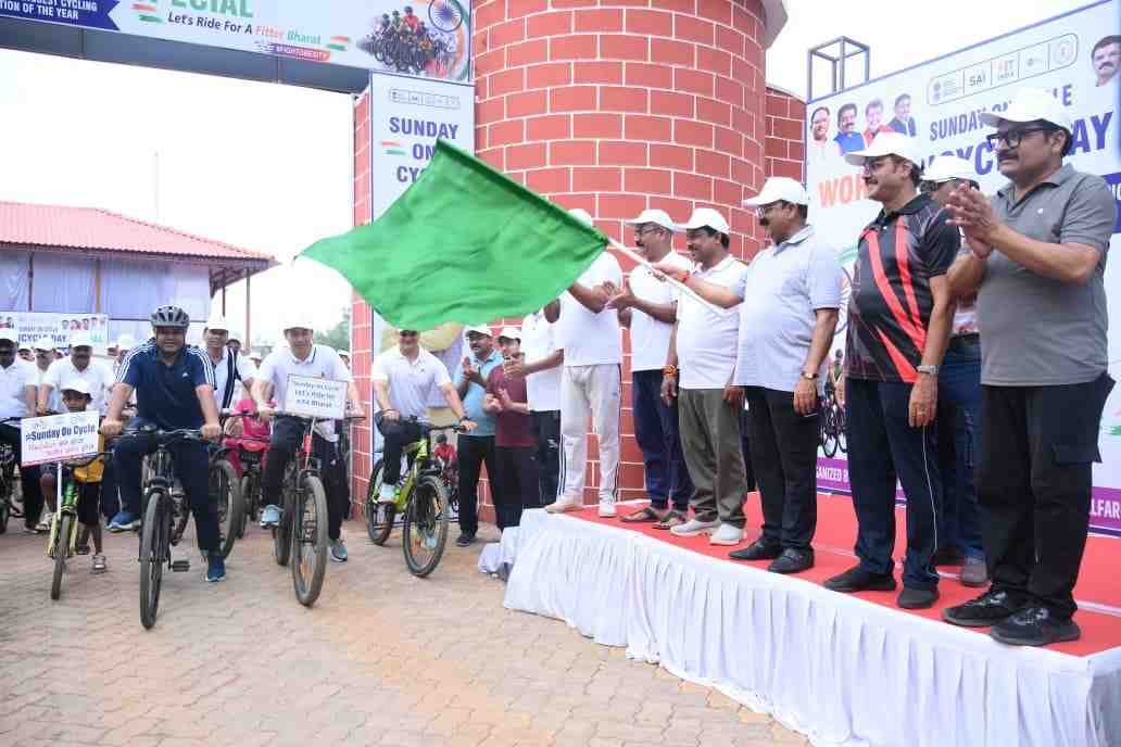 सायकिलिंग हमें फिट और ऊर्जावान बनाए रखता है – अरुण साव सायकिलिंग हमें फिट और ऊर्जावान बनाए रखता है – अरुण साव