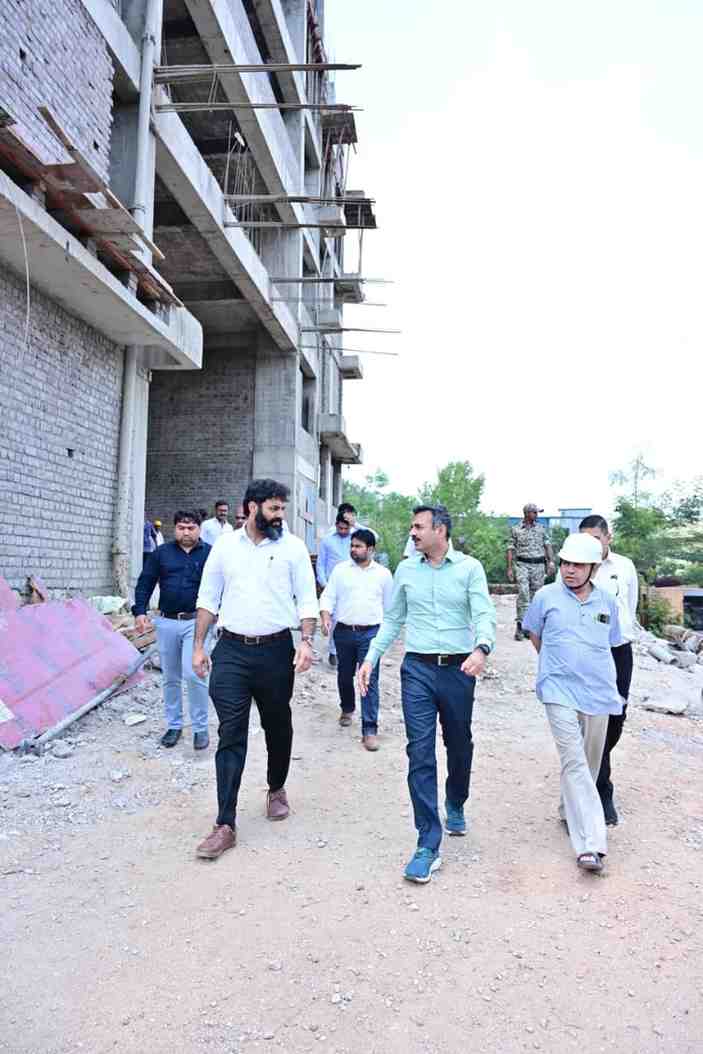 निर्माणाधीन जगदेव राम उरांव कल्याण आश्रम चिकित्सालय का प्रभारी सचिव अंकित आनंद ने किया निरीक्षण निर्माणाधीन जगदेव राम उरांव कल्याण आश्रम चिकित्सालय का प्रभारी सचिव अंकित आनंद ने किया निरीक्षण