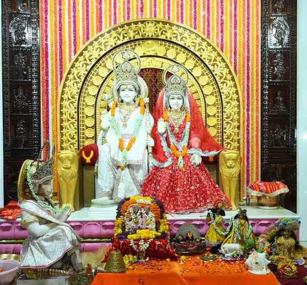राज्यपाल डेका ने श्री राम मंदिर में की पूजा-अर्चना राज्यपाल डेका ने श्री राम मंदिर में की पूजा-अर्चना