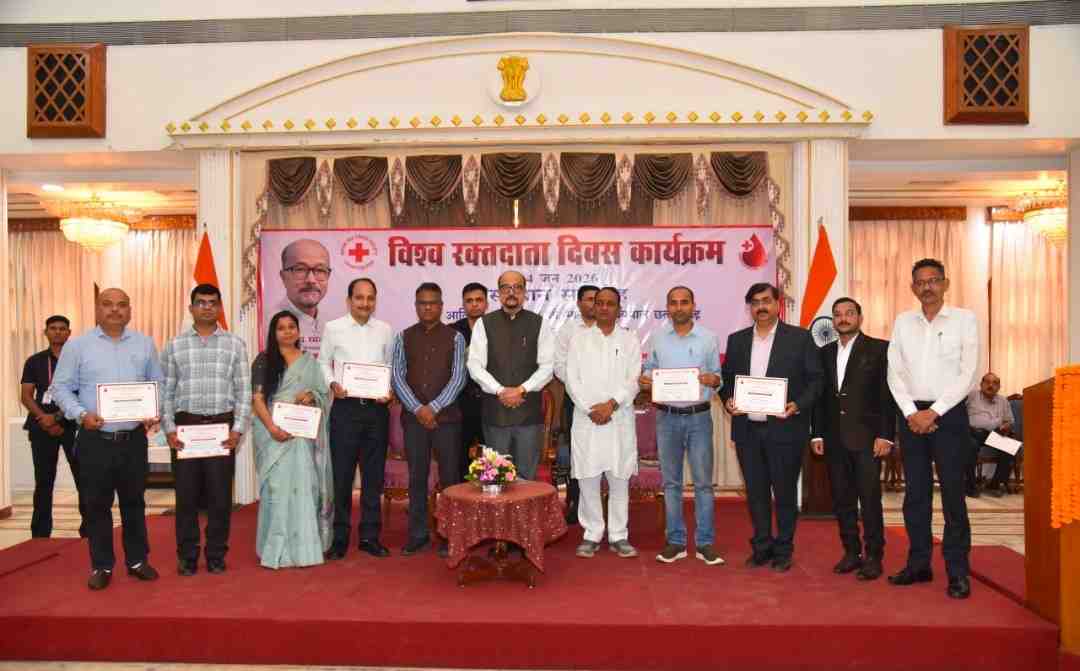रक्तदान के लिए उल्लेखनीय कार्य हेतु श्री शंकराचार्य प्रोफेशनल यूनिवर्सिटी को मिला सम्मान