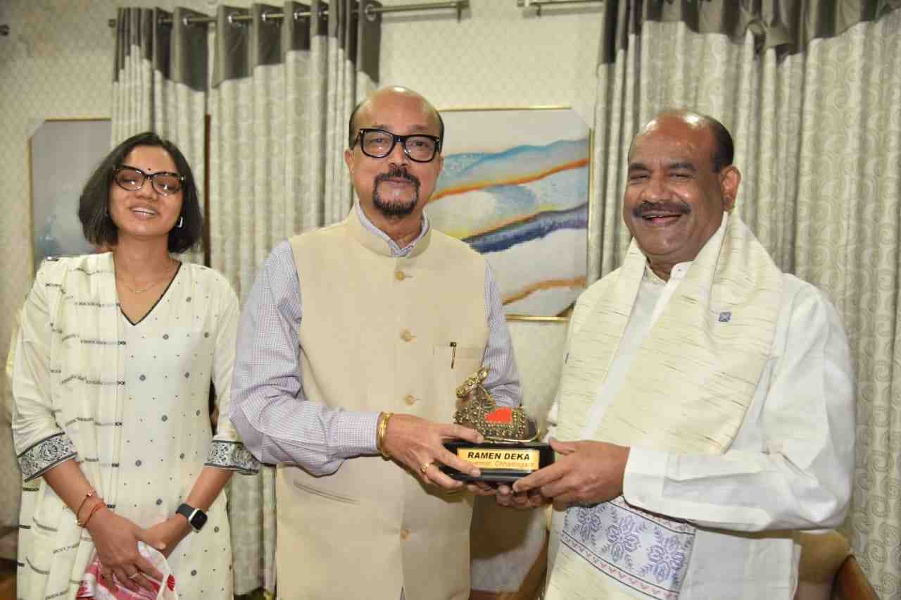राज्यपाल रमेन डेका ने किया लोकसभा अध्यक्ष बिड़ला का आत्मीय स्वागत