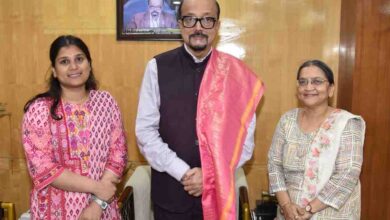 राज्यपाल डेका से सुप्रीम कोर्ट में छत्तीसगढ़ की स्टैंडिंग काउंसिल सुश्री जैन ने की सौजन्य भेंट राज्यपाल डेका से सुप्रीम कोर्ट में छत्तीसगढ़ की स्टैंडिंग काउंसिल सुश्री जैन ने की सौजन्य भेंट