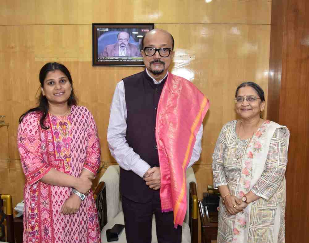 राज्यपाल डेका से सुप्रीम कोर्ट में छत्तीसगढ़ की स्टैंडिंग काउंसिल सुश्री जैन ने की सौजन्य भेंट राज्यपाल डेका से सुप्रीम कोर्ट में छत्तीसगढ़ की स्टैंडिंग काउंसिल सुश्री जैन ने की सौजन्य भेंट