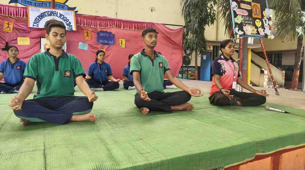 सरस्वती विहार स्कूल में अंतरराष्ट्रीय योग दिवस मनाया गया सरस्वती विहार स्कूल में अंतरराष्ट्रीय योग दिवस मनाया गया