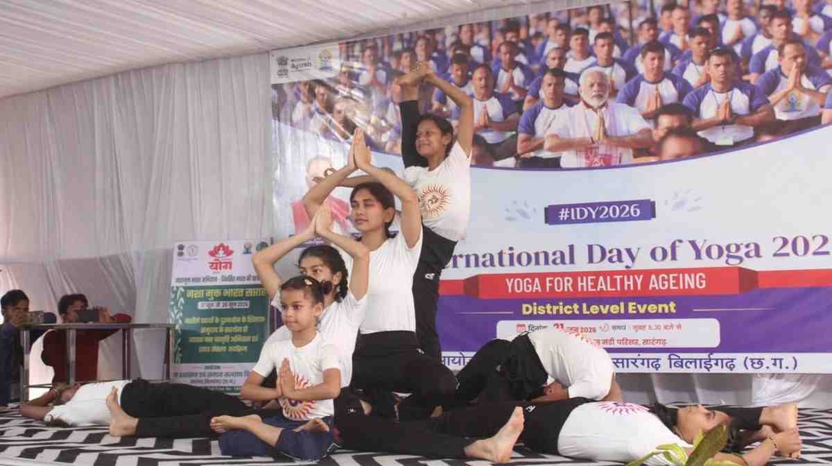 छत्तीसगढ़ महतारी और भगवान धनवंतरि की वंदना से सारंगढ़ में योग दिवस का शंखनाद छत्तीसगढ़ महतारी और भगवान धनवंतरि की वंदना से सारंगढ़ में योग दिवस का शंखनाद