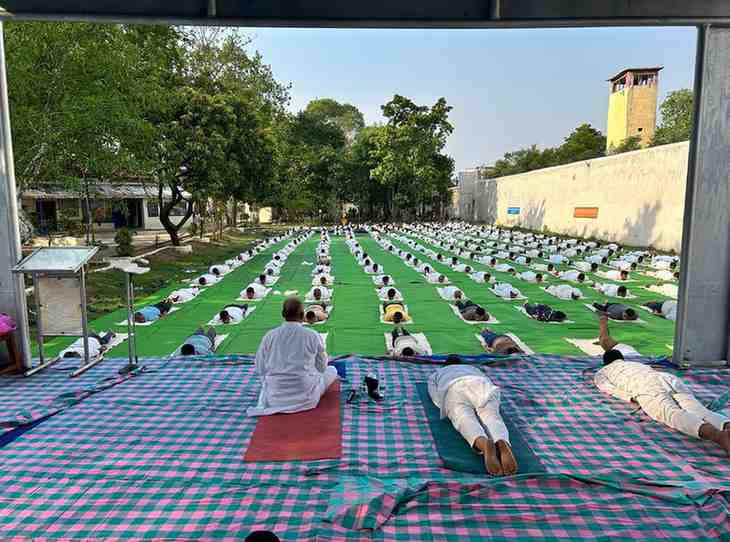 छत्तीसगढ़ प्रदेश की 33 जेलों में हज़ारों कैदियों द्वारा हर्षोल्लास से अंतर्राष्ट्रीय योग दिवस मनाया गया छत्तीसगढ़ प्रदेश की 33 जेलों में हज़ारों कैदियों द्वारा हर्षोल्लास से अंतर्राष्ट्रीय योग दिवस मनाया गया