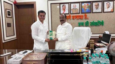 गौरेला-पेण्ड्रा-मरवाही के जैविक विष्णुभोग चावल की खुशबू पहुंची राजधानी रायपुर,उप मुख्यमंत्री अरुण साव को भेंट किया गया महिला समूहों द्वारा उत्पादित विशेष चावल गौरेला-पेण्ड्रा-मरवाही के जैविक विष्णुभोग चावल की खुशबू पहुंची राजधानी रायपुर,उप मुख्यमंत्री अरुण साव को भेंट किया गया महिला समूहों द्वारा उत्पादित विशेष चावल