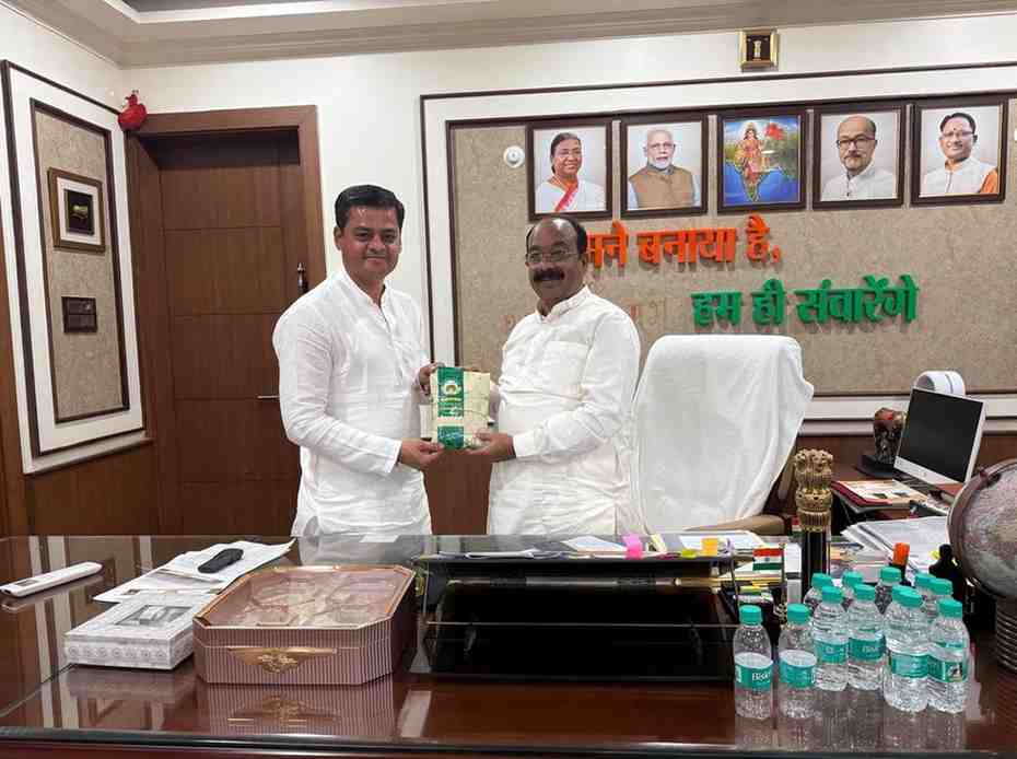 गौरेला-पेण्ड्रा-मरवाही के जैविक विष्णुभोग चावल की खुशबू पहुंची राजधानी रायपुर,उप मुख्यमंत्री अरुण साव को भेंट किया गया महिला समूहों द्वारा उत्पादित विशेष चावल गौरेला-पेण्ड्रा-मरवाही के जैविक विष्णुभोग चावल की खुशबू पहुंची राजधानी रायपुर,उप मुख्यमंत्री अरुण साव को भेंट किया गया महिला समूहों द्वारा उत्पादित विशेष चावल