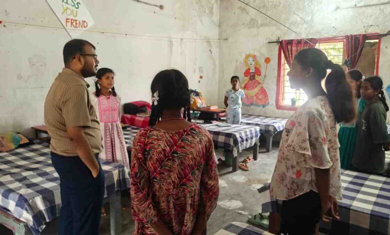 छात्रावासों में लापरवाही पर सख्त कार्रवाई, भृत्य और अधीक्षक निलंबित