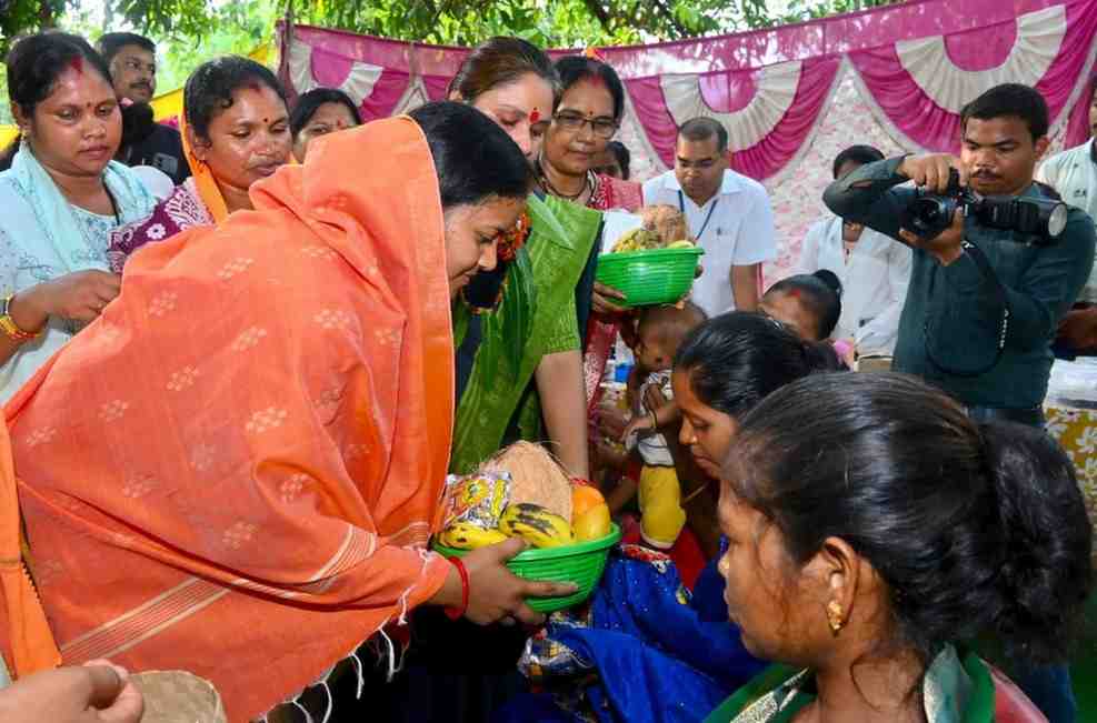 जगरगुण्डा पहुंचने वाली पहली महिला मंत्री बनी श्रीमती लक्ष्मी राजवाड़े