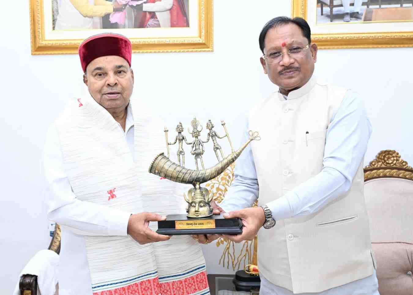 मुख्यमंत्री विष्णुदेव साय से कर्नाटक के राज्यपाल थावरचंद गहलोत ने की सौजन्य भेंट