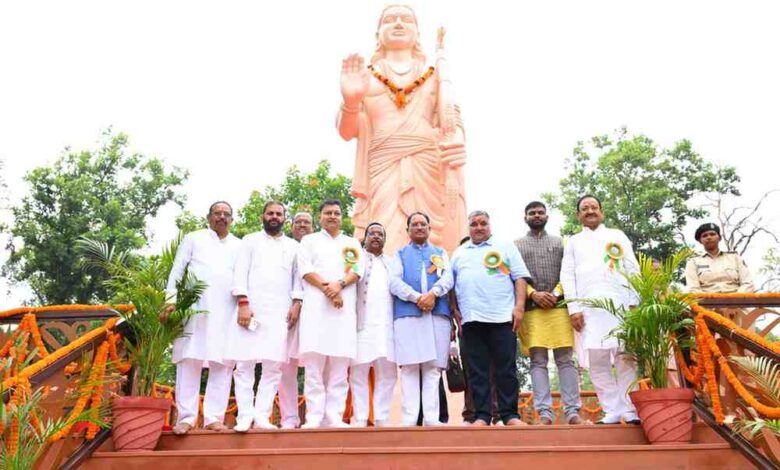 मातृशक्ति एवं प्रकृति के प्रति श्रद्धा का अनुपम संगम : मुख्यमंत्री विष्णु देव साय ने “राम वाटिका” में किया रुद्राक्ष का पौधारोपण