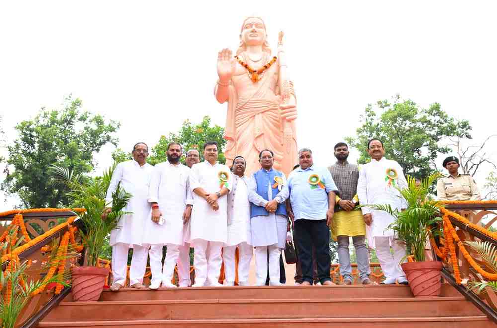 मातृशक्ति एवं प्रकृति के प्रति श्रद्धा का अनुपम संगम : मुख्यमंत्री विष्णु देव साय ने “राम वाटिका” में किया रुद्राक्ष का पौधारोपण