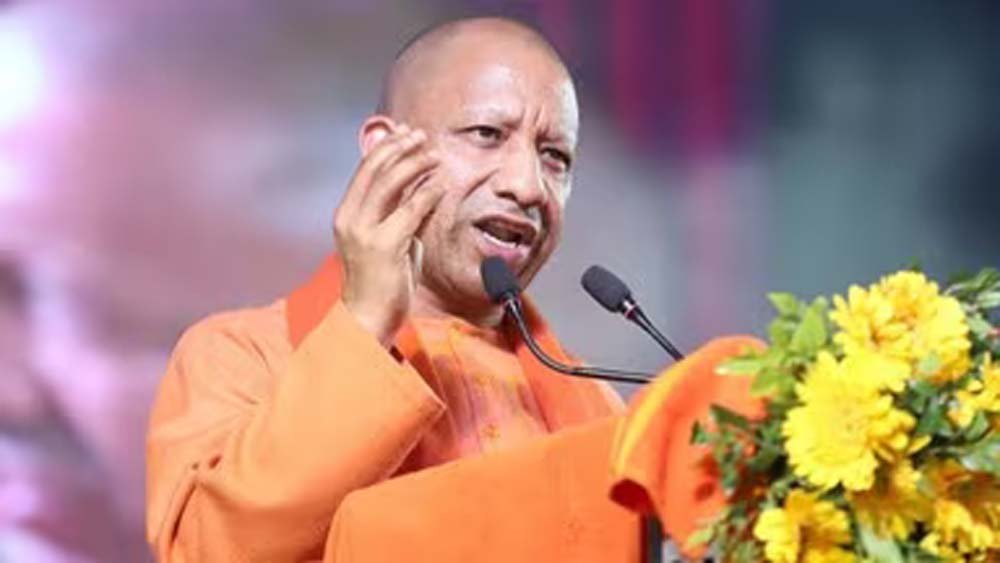 अयोध्या बनाम मथुरा राजनीति गरमाई: योगी का अखिलेश पर तीखा हमला