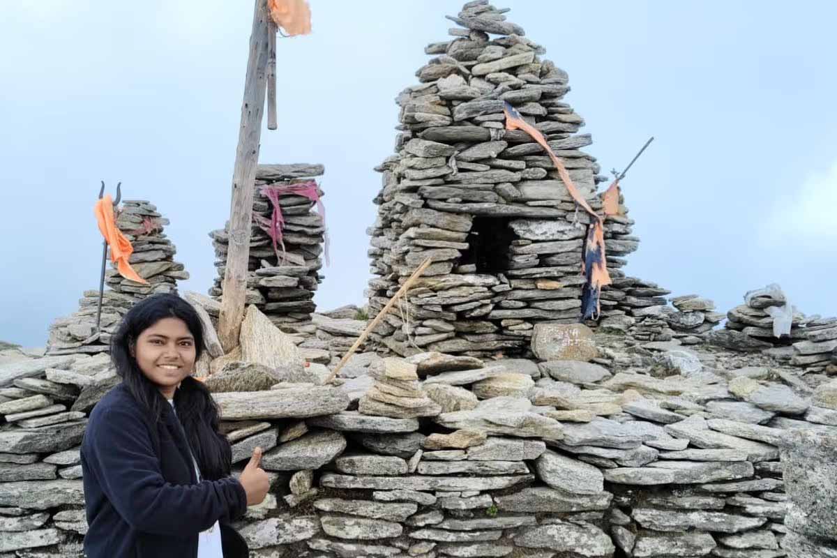 नालंदा की मिताली प्रसाद ने 12,500 फीट ऊंचे माउंट केदारकांठा को सफलतापूर्वक फतह किया नालंदा की मिताली प्रसाद ने 12,500 फीट ऊंचे माउंट केदारकांठा को सफलतापूर्वक फतह किया