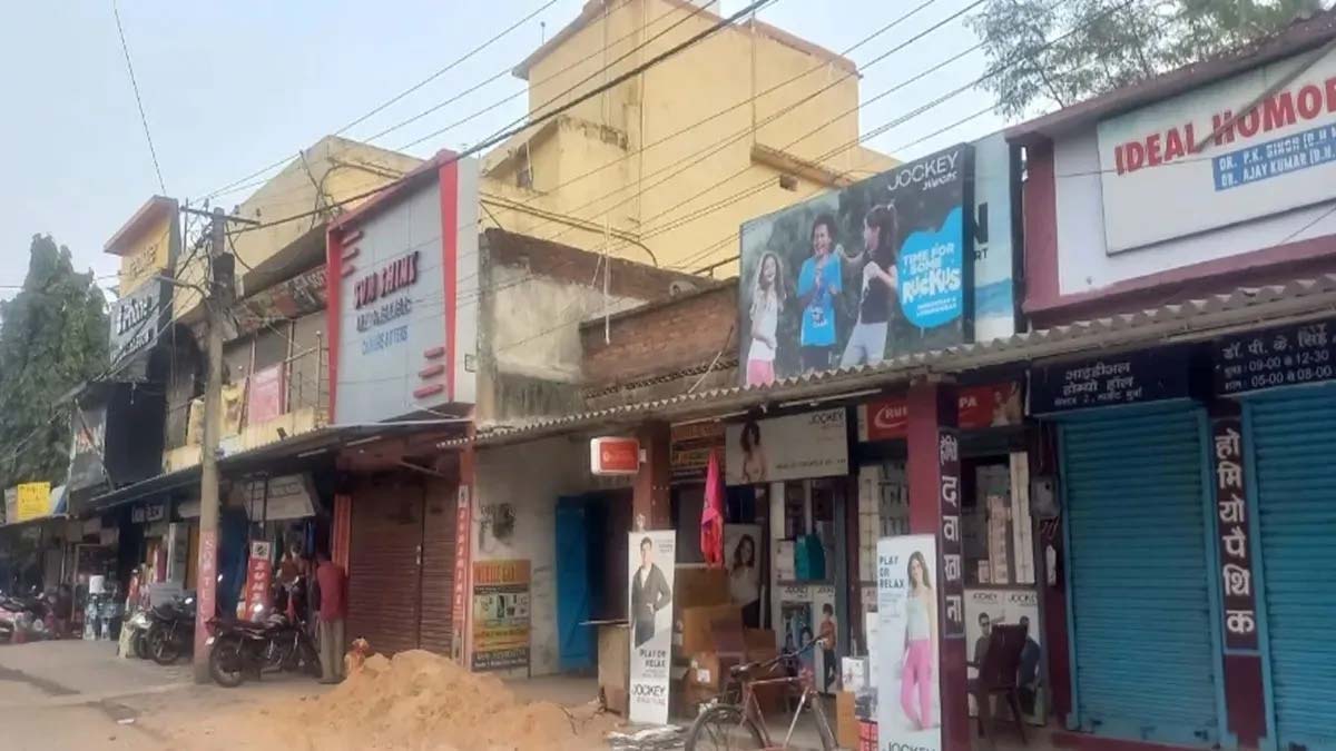 एचईसी की जमीन पर बढ़ा अवैध कब्जा, मकान और दुकान बनाकर हो रही कमाई एचईसी की जमीन पर बढ़ा अवैध कब्जा, मकान और दुकान बनाकर हो रही कमाई