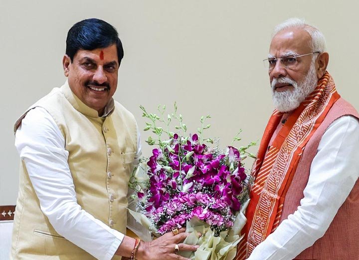 सेवा, सुशासन और संकल्प: PM मोदी के नेतृत्व में सांस्कृतिक चेतना के पुनर्जागरण की नई कहानी सेवा, सुशासन और संकल्प: PM मोदी के नेतृत्व में सांस्कृतिक चेतना के पुनर्जागरण की नई कहानी
