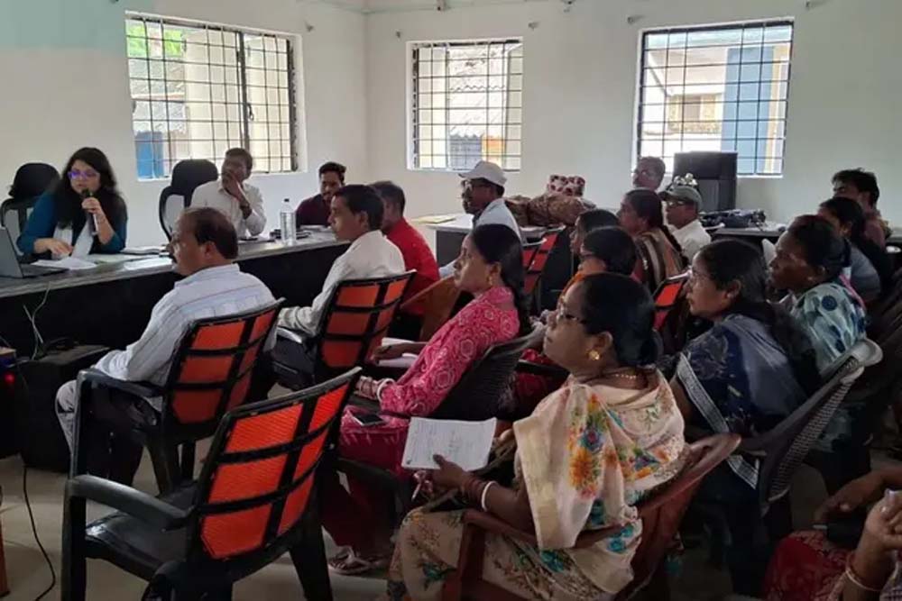 झारखंड में मतदाता सूची सुधार अभियान तेज, बीएलओ को घर-घर दस्तक के सख्त निर्देश झारखंड में मतदाता सूची सुधार अभियान तेज, बीएलओ को घर-घर दस्तक के सख्त निर्देश