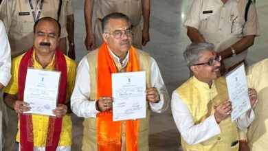 MP राज्यसभा चुनाव: BJP के तीन उम्मीदवार निर्विरोध निर्वाचित, रिटर्निंग अफसर ने सौंपे प्रमाण पत्र; मीनाक्षी मामले पर SC में कल सुनवाई MP राज्यसभा चुनाव: BJP के तीन उम्मीदवार निर्विरोध निर्वाचित, रिटर्निंग अफसर ने सौंपे प्रमाण पत्र; मीनाक्षी मामले पर SC में कल सुनवाई