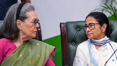 ममता चाहकर भी कांग्रेस में TMC का विलय नहीं करा पाएंगी? एक्सपर्ट ने बताई संवैधानिक और कानूनी वजहें ममता चाहकर भी कांग्रेस में TMC का विलय नहीं करा पाएंगी? एक्सपर्ट ने बताई संवैधानिक और कानूनी वजहें