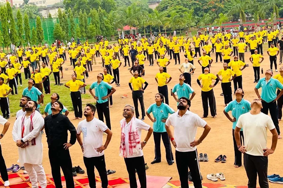 झारखंड में योग दिवस की धूम, हजारों लोगों ने किया सामूहिक योगाभ्यास झारखंड में योग दिवस की धूम, हजारों लोगों ने किया सामूहिक योगाभ्यास