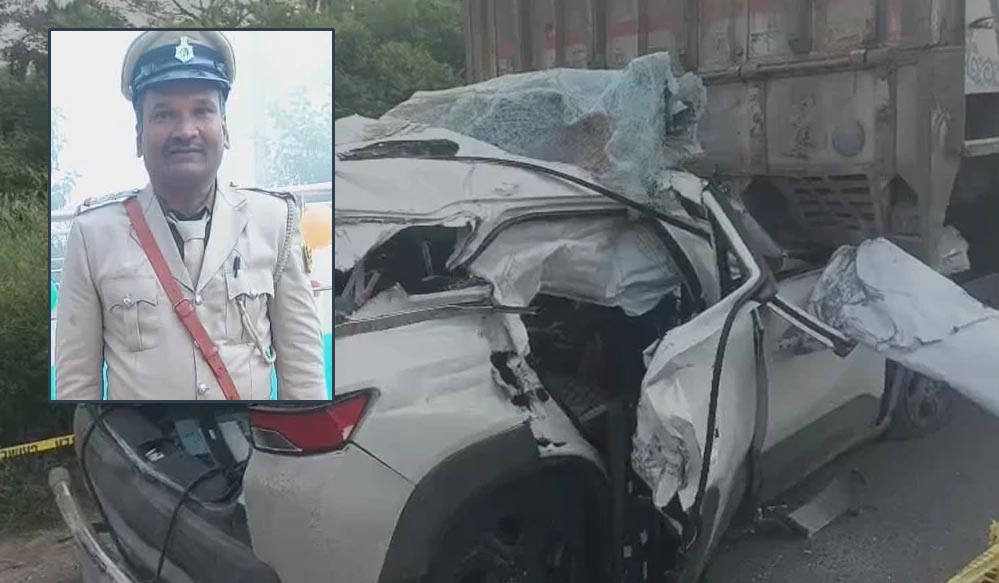 बिहार में दर्दनाक हादसा, बेगूसराय में मधेपुरा पुलिस के 3 थाना प्रभारियों समेत 4 की मौत बिहार में दर्दनाक हादसा, बेगूसराय में मधेपुरा पुलिस के 3 थाना प्रभारियों समेत 4 की मौत