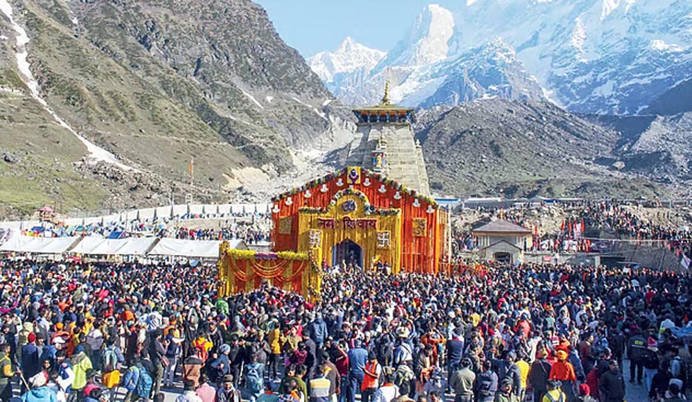 केदारनाथ में उमड़ा आस्था का सैलाब, 12 लाख श्रद्धालुओं ने किए बाबा केदार के दर्शन केदारनाथ में उमड़ा आस्था का सैलाब, 12 लाख श्रद्धालुओं ने किए बाबा केदार के दर्शन