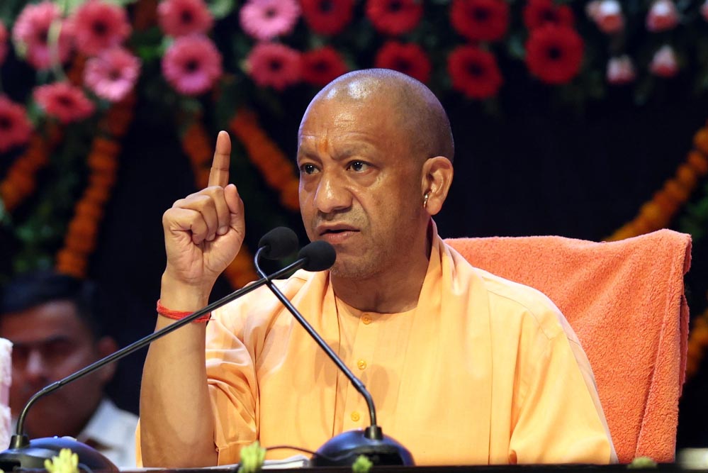 मुख्यमंत्री ने विभिन्न योजनाओं के लाभार्थियों को दिया स्वीकृति पत्र, चेक व चाबी मुख्यमंत्री ने विभिन्न योजनाओं के लाभार्थियों को दिया स्वीकृति पत्र, चेक व चाबी