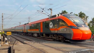 रेलवे की बड़ी तैयारी, 220 KMPH की रफ्तार से दौड़ेंगी सेमी हाई स्पीड ट्रेनें; कोच में होगा ब्लैक बॉक्स रेलवे की बड़ी तैयारी, 220 KMPH की रफ्तार से दौड़ेंगी सेमी हाई स्पीड ट्रेनें; कोच में होगा ब्लैक बॉक्स