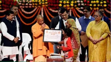 सीएम योगी ने विभिन्न योजनाओं के लाभार्थियों को वितरित किए प्रमाणपत्र और सहायता राशि