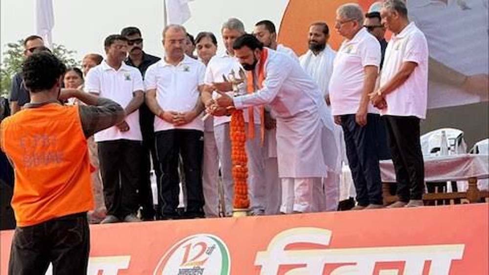 अंतरराष्ट्रीय योग दिवस पर योगमय हुआ बिहार, पटना में मुख्यमंत्री सम्राट चौधरी ने किया योगाभ्यास अंतरराष्ट्रीय योग दिवस पर योगमय हुआ बिहार, पटना में मुख्यमंत्री सम्राट चौधरी ने किया योगाभ्यास