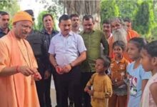 गोरखनाथ मंदिर में सीएम योगी का जनता दर्शन, 200 से अधिक फरियाद सुनी