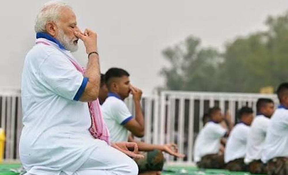 Yoga Day से पहले कोलकाता का रेड रोड 7 दिन बंद, शुभेंदु सरकार के फैसले को HC में चुनौती Yoga Day से पहले कोलकाता का रेड रोड 7 दिन बंद, शुभेंदु सरकार के फैसले को HC में चुनौती