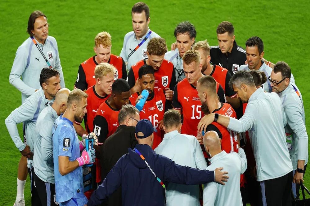 हाइड्रेशन ब्रेक या खेल में रुकावट? FIFA वर्ल्ड कप 2026 के नए नियम पर छिड़ी बहस, फीका पड़ रहा रोमांच! हाइड्रेशन ब्रेक या खेल में रुकावट? FIFA वर्ल्ड कप 2026 के नए नियम पर छिड़ी बहस, फीका पड़ रहा रोमांच!