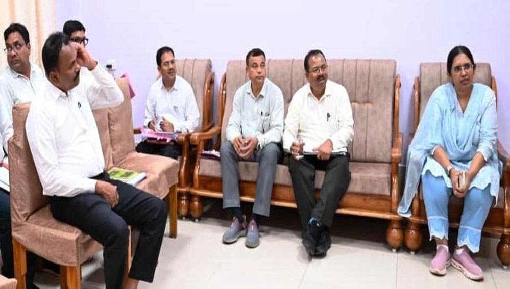 लोक निर्माण विभाग के सचिव ने निर्माणाधीन एवं प्रस्तावित कार्यों की समीक्षा की लोक निर्माण विभाग के सचिव ने निर्माणाधीन एवं प्रस्तावित कार्यों की समीक्षा की