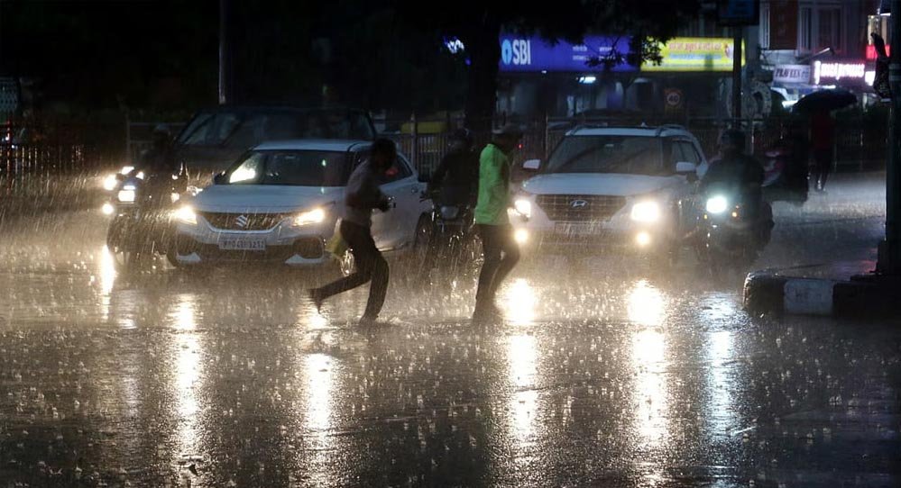 Monsoon 2026: मानसून से पहले उमस का कहर, बैतूल में 90% और भोपाल में 64% ह्यूमिडिटी; IMD का अलर्ट जारी Monsoon 2026: मानसून से पहले उमस का कहर, बैतूल में 90% और भोपाल में 64% ह्यूमिडिटी; IMD का अलर्ट जारी