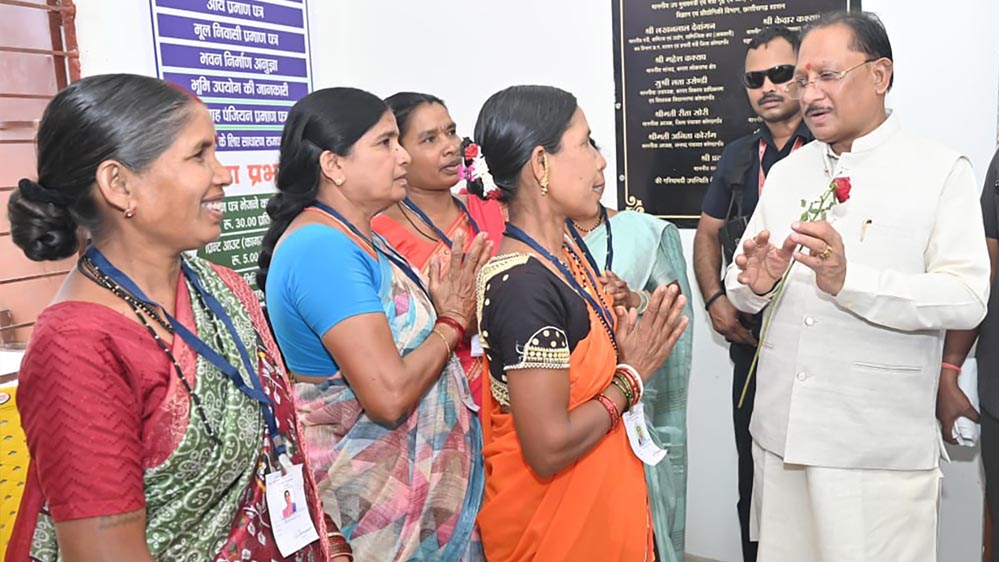गाँव के द्वार पहुँची डिजिटल सरकार : बड़ेकनेरा का ‘सेवा सेतु’ मॉडल बना ग्रामीण सुशासन की नई मिसाल – मुख्यमंत्री विष्णुदेव साय गाँव के द्वार पहुँची डिजिटल सरकार : बड़ेकनेरा का ‘सेवा सेतु’ मॉडल बना ग्रामीण सुशासन की नई मिसाल – मुख्यमंत्री विष्णुदेव साय