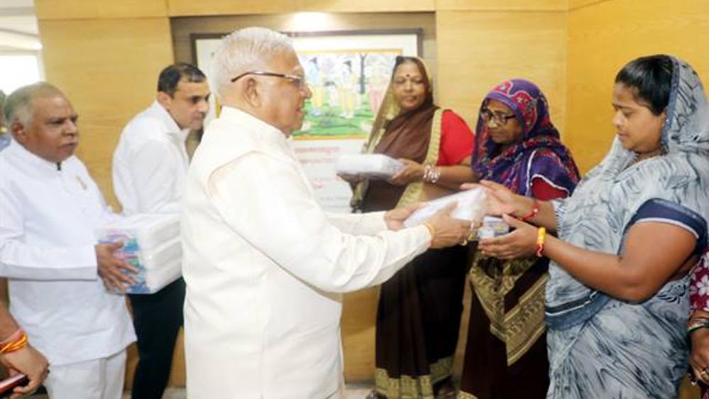महिलाएं अपने स्वास्थ्य के प्रति रहें सजग : राज्यपाल पटेल महिलाएं अपने स्वास्थ्य के प्रति रहें सजग : राज्यपाल पटेल