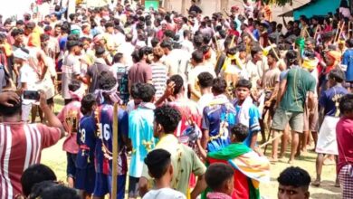 खरसावां में अंगारों पर नंगे पांव शिवभक्तों की आस्था